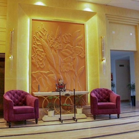 Four Leaf Hotel,Budaun Kültér fotó