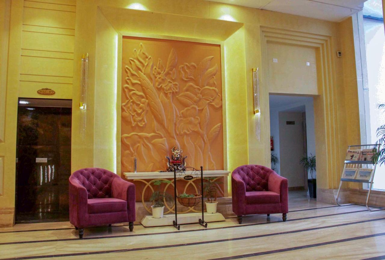 Four Leaf Hotel,Budaun Kültér fotó